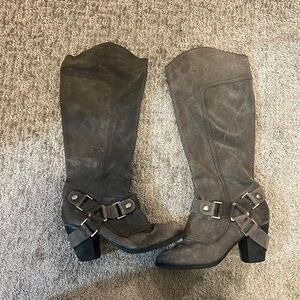 Fergilicious heeled boot size 6.5